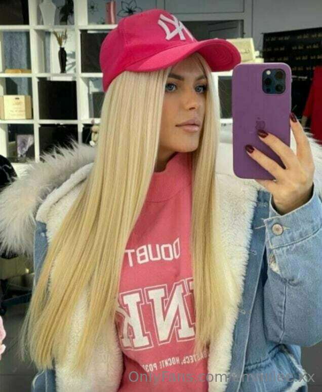 Sex in a fitting room, how do you like it?😉🙄😜😈