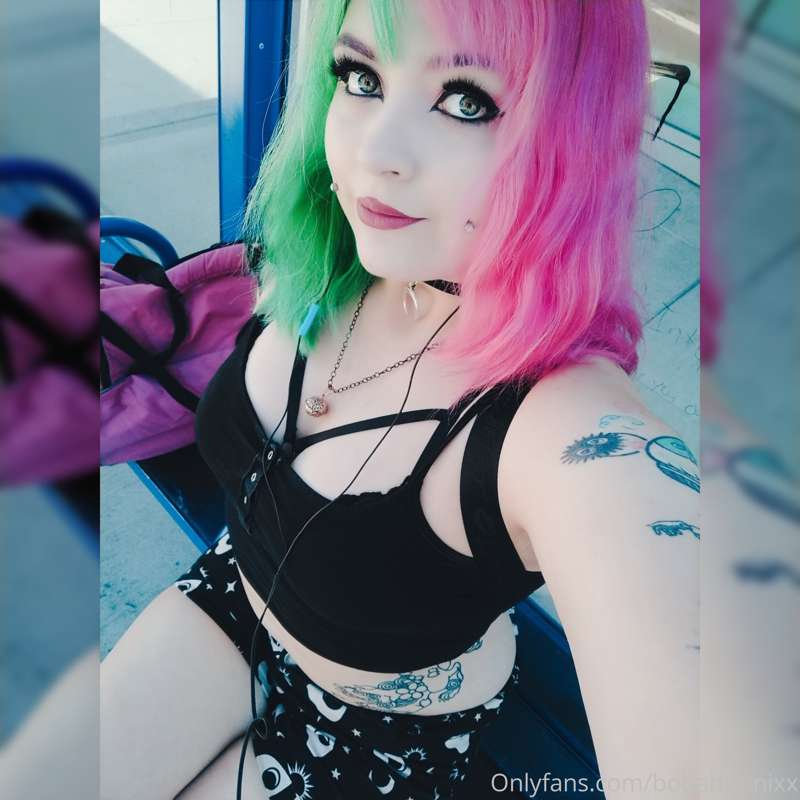 Cheers to hot bitch hours 🥵🔥 what kind of content should I m..