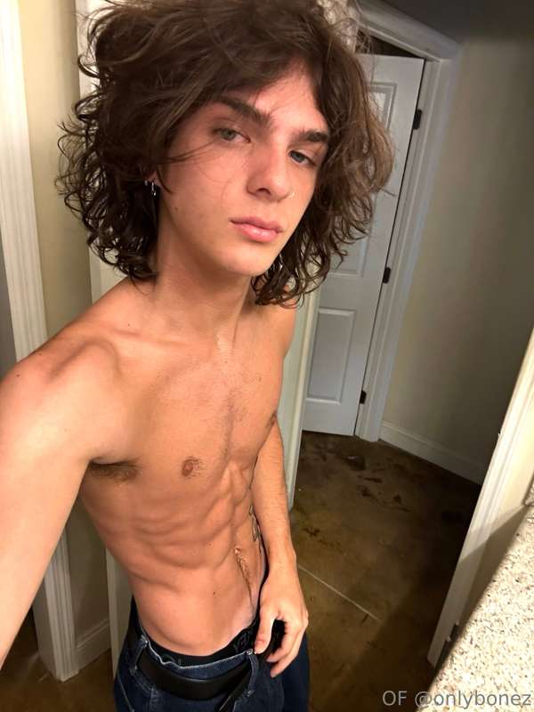 wanna wrestle?😋
