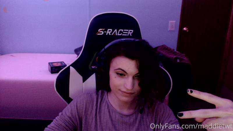 fixed my lighting! cant wait 2 make more content!!