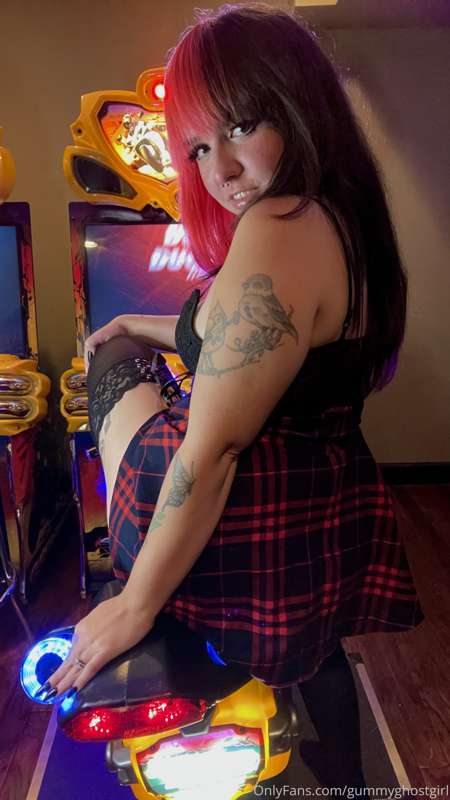 Wanna see what gets you banned from an arcade? 🎮🖤 16