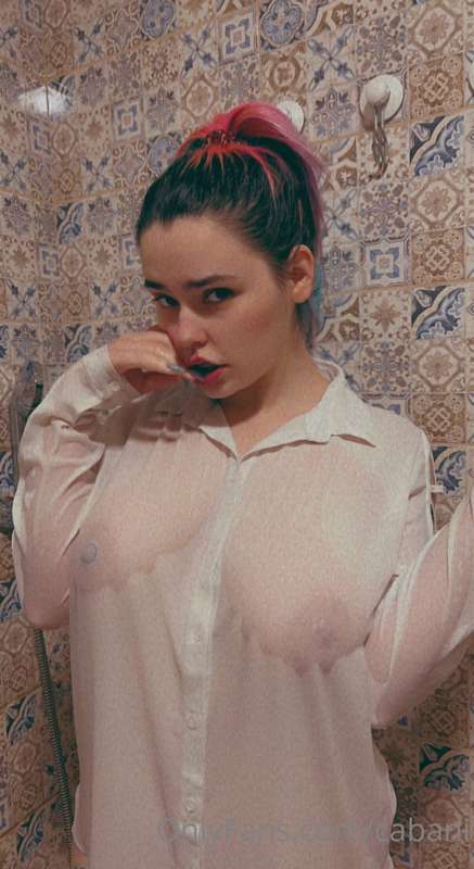 Do you like white blouses? 😏