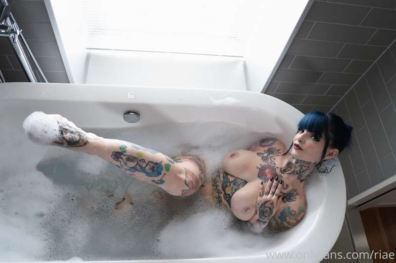 A Bath in Tokyo ❤️❤️ Full set for you ❤️❤️❤️ You don’t have .. 15