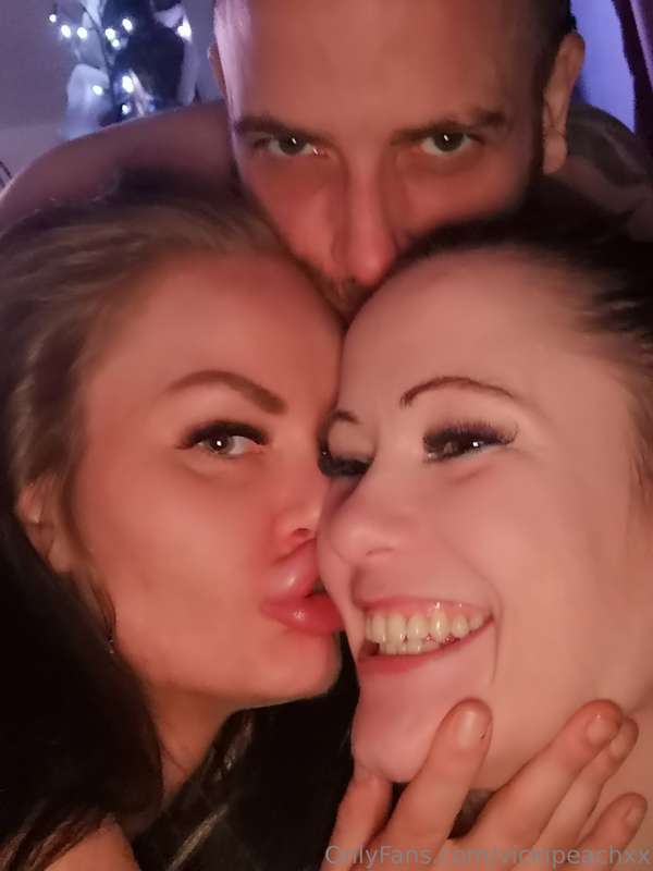 horny threesome @jamestaylorxxx @roxilloydxxx 1