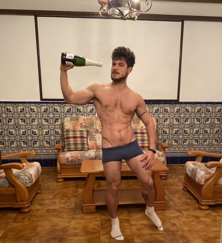 🎁Happy New Year Guys I Hope You Have A Dirty And Amazing 202..
