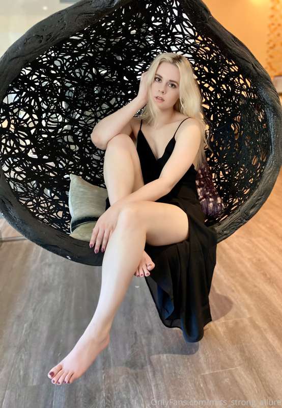 Which pose do you want me in if I was sharing this chair wit.. 4