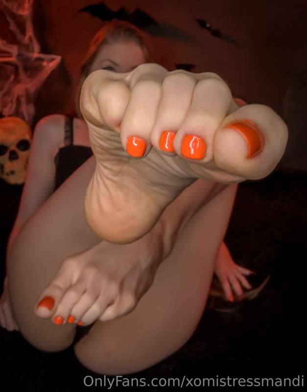 Open Wide! These pretty feet are not going to worship themse.. 2