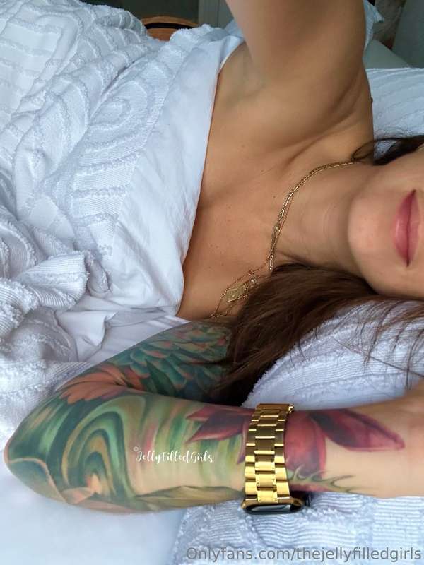 ...sending your baby selfies to help her get through her day.. 3