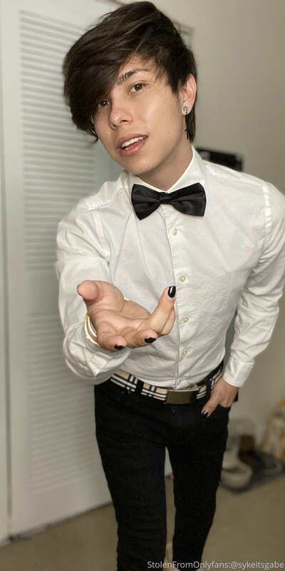 Soooo, anyone into guys in suits like I am ?? Here’s the pic.. 2