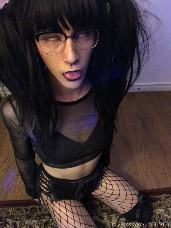 i actually try n look cute before i get my face fucked and m.. 2
