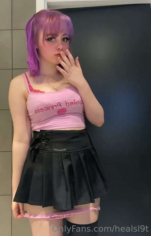 would u finger me under my skirt? 🤭