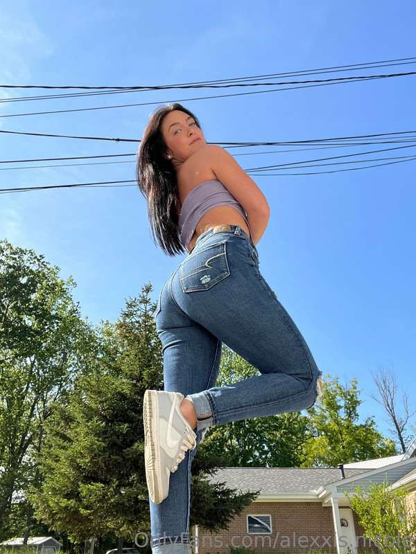 cutie with a booty😈