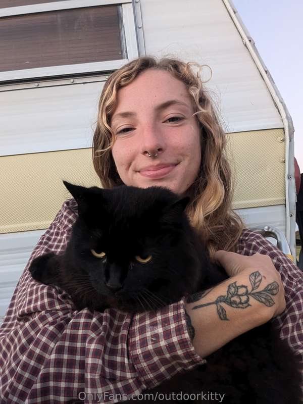 Watch out cute kitty alert😻 6