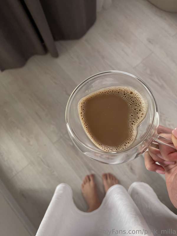 The whole world is in a cup of coffee🌎 What thoughts do you ..