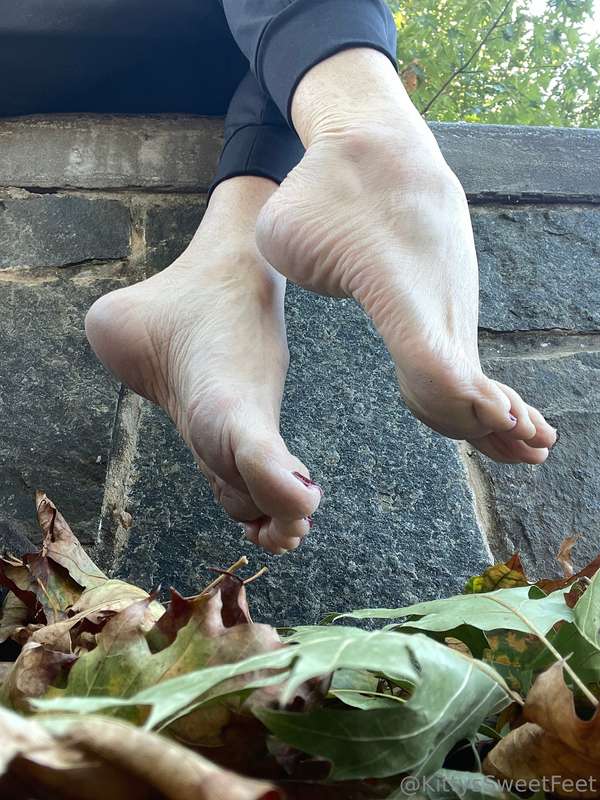The gentle curve of my arches is perfectly highlighted as I .. 2