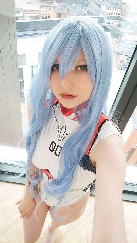my face or my squishy anime thighs? 

p.s. if you're new her.. 2