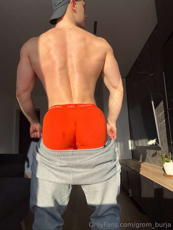 Wanna see how I rimm my muscle ass?😏🔥
On my OF you can see v.. 4