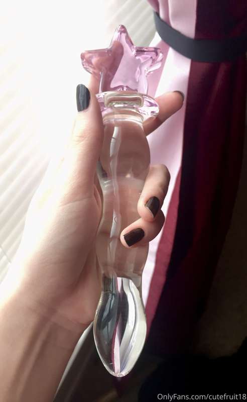 got my first ever glass toy in the mail today ⭐️🥰💕 1