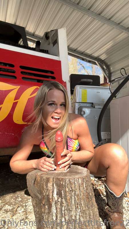 Happy Monday y’all! Doing outdoor 🌶️ customs today 😘🤗! ***Ge..