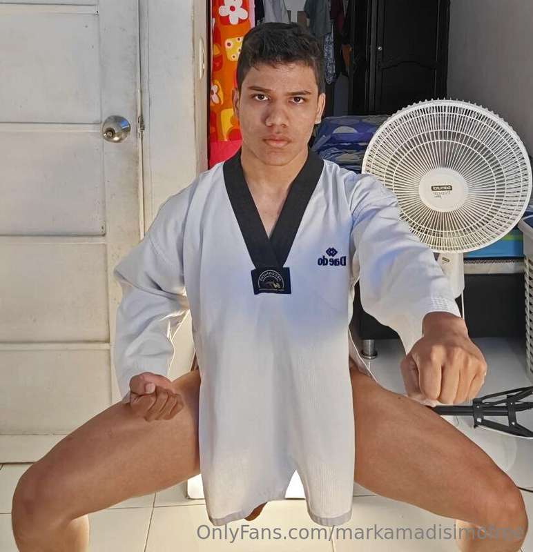 Os apuntáis a una sesión de artes marciales conmigo? esta se..