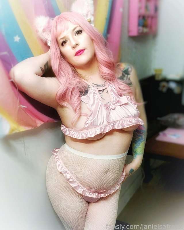 Janieisafreak - Fansly - 04 May, 2024