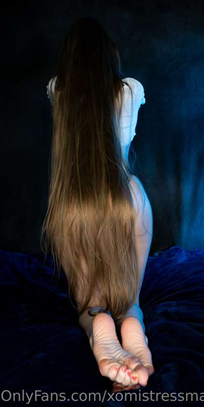 Where are my long hair lovers? I swear I could use my hair a.. 2