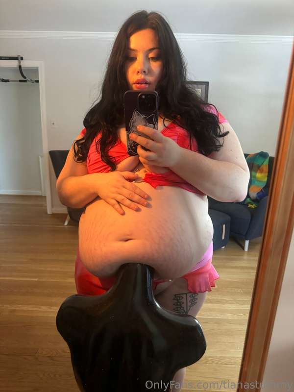hi!! im back and here to report my fuckin tummy touches the .. 13