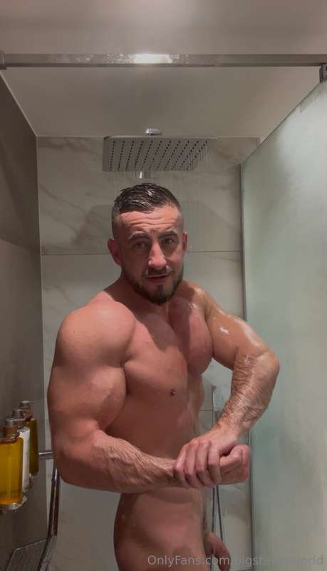 New shower video and a little pose for you 😉 Watch me soap u.. 1