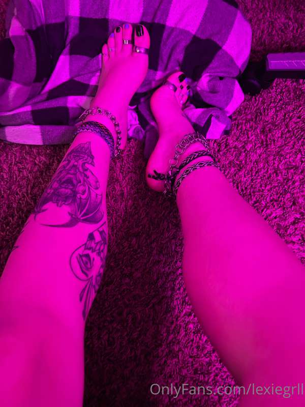 Re painted my toes 😋 do you like them? 5
