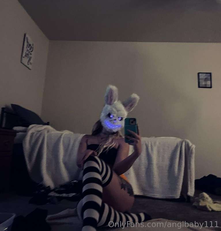 Who wants to see my cute cowgirl costume for this year?
