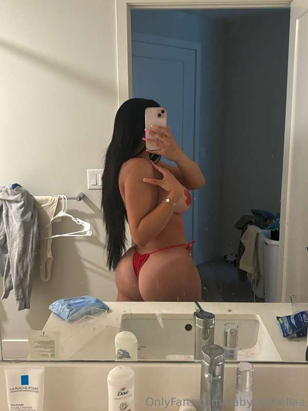 wayyyy too horny to go to bed rn babe.... cum find me n lets..