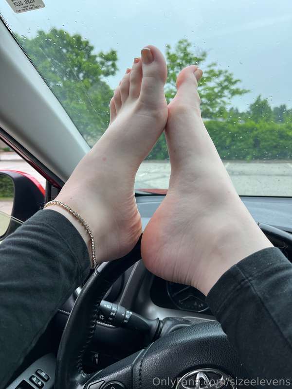 Hairs messy but the French mani pedi is hoooot😍🥵 27