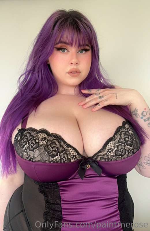 How cute is this set? i love that the purple matches my hair.. 19