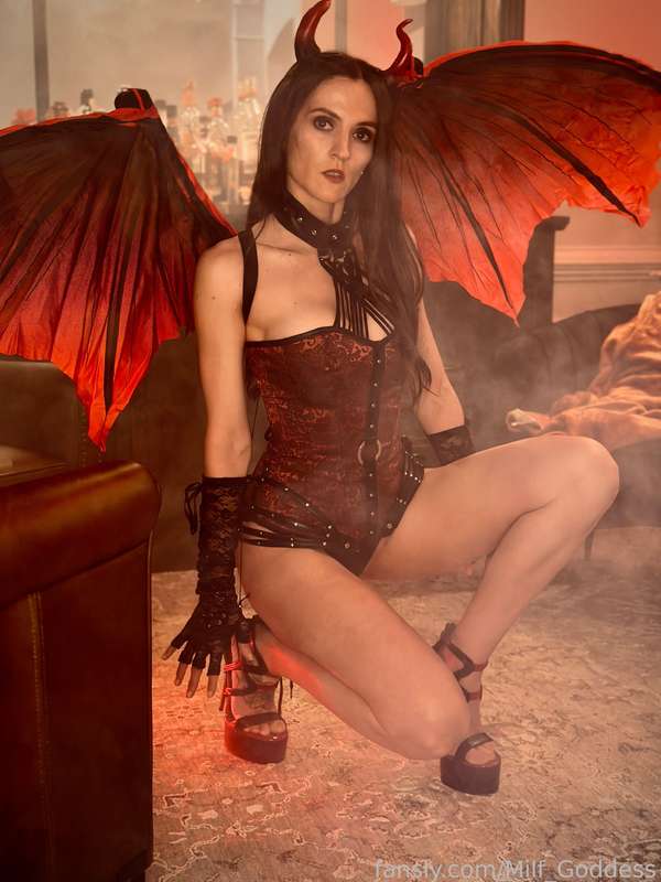 Milf_Goddess - Fansly - 02 Nov, 2024 16