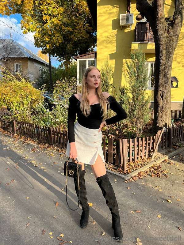How do you like my legs? Sexy? Who are the foot lovers here?..