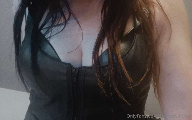 Would you like to unzip me? 💋