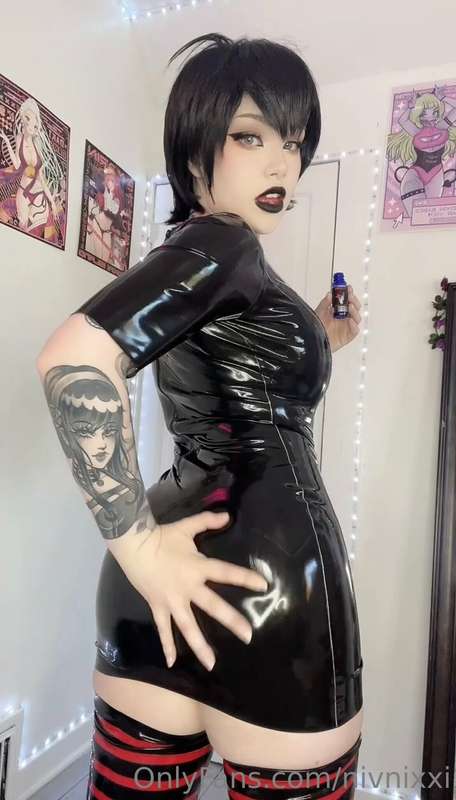 **LATEX SHINING & PUSSY TEASING 🖤**

(in my MAVIS COSPLAY🩸) .. 1