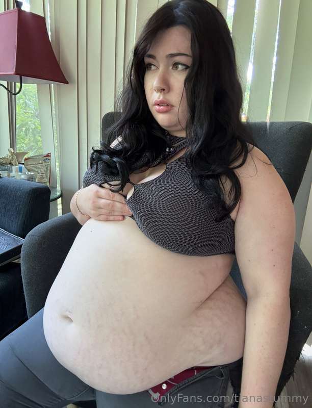 its rlly cute when girls are big dumb bloated hogs...like if.. 5