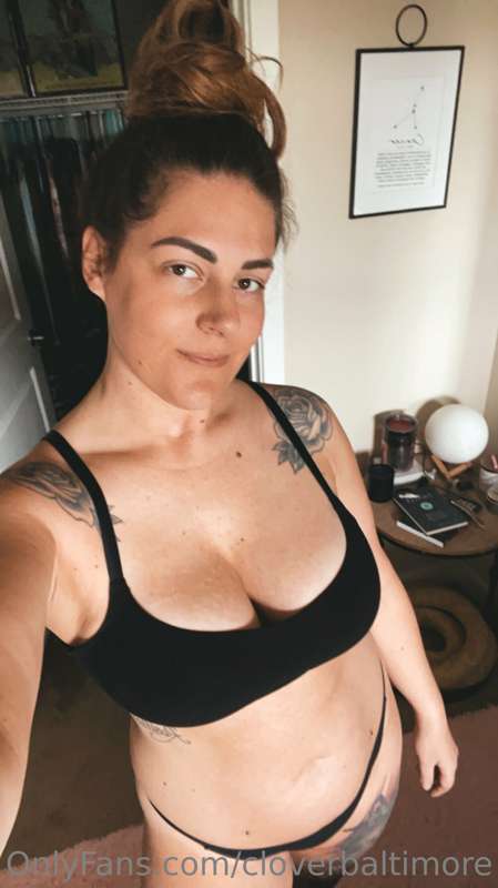 A few progress pics and a peep at my feets!!! 1