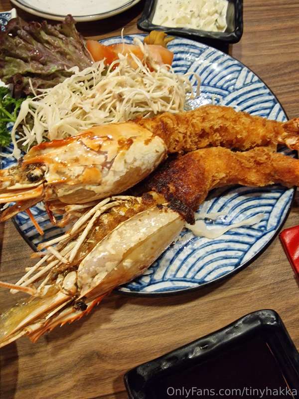 Bro this ebi prawn IS SO FUCKING HUGE AND SO FREAKING GOOD T.. 1