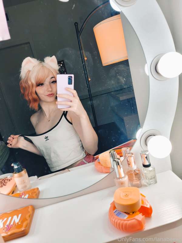 hey cuties! its finallt time! my internet is set up, apartme..