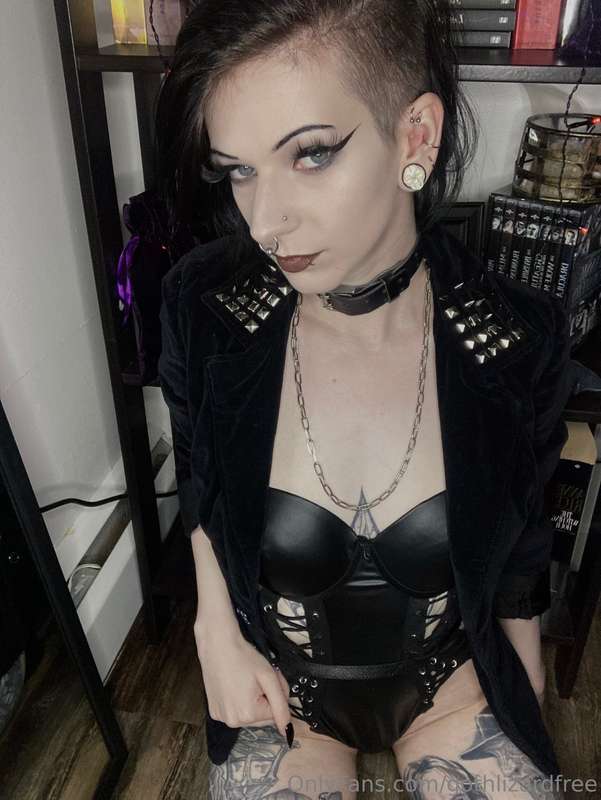 This goth needs to be treated like a fuck toy right now. Jus.. 1