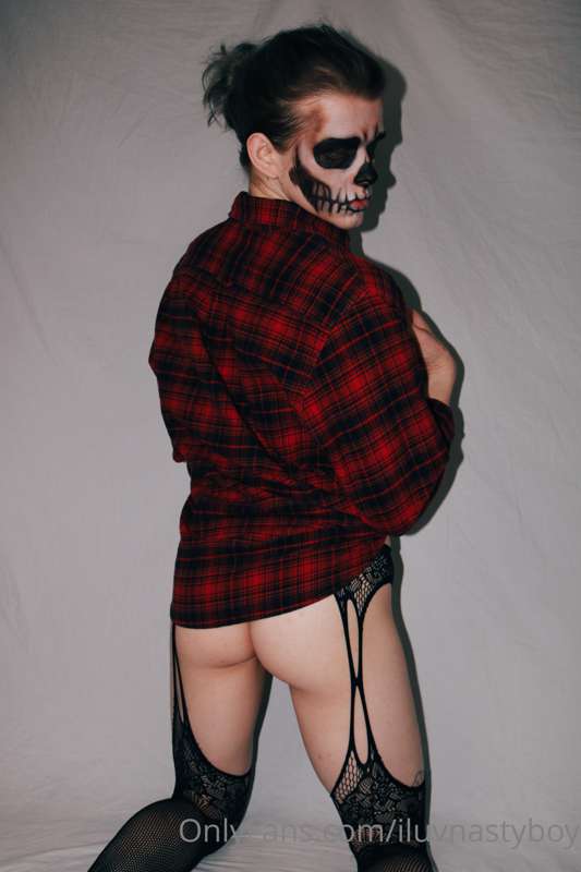 THE SEXY UNDEAD! 💀 
Here is my first cosplay shoot ever! I d..