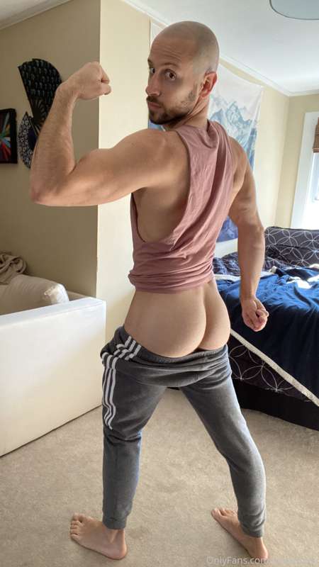 Part II but peachy . For those who imagine tongue fucking my..