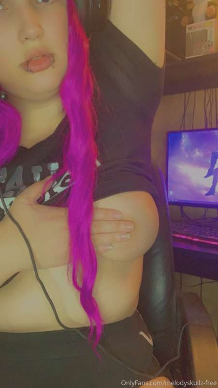 Won’t you sub to my paid account, daddy? 😈