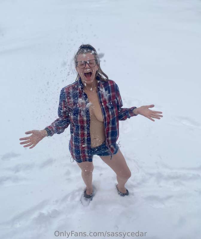 Come play on live with me!!!! EVEN MORE snow than expected!!..