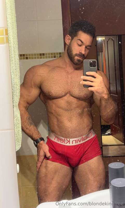 Hairy Muscle god @oliver_alpha a hot hungarian bodybuilder w.. 3