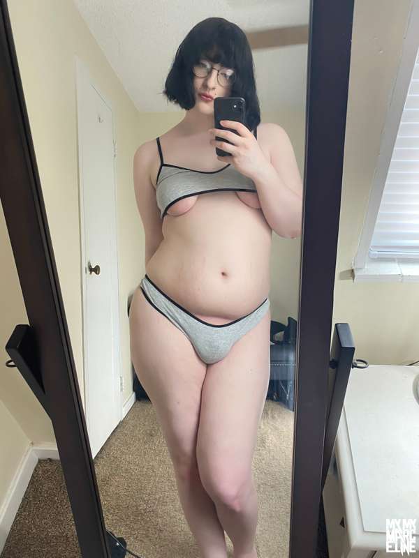 📷🤍[Gray Panties Selfies]🤍📷
Some selfies actually showing off.. 9
