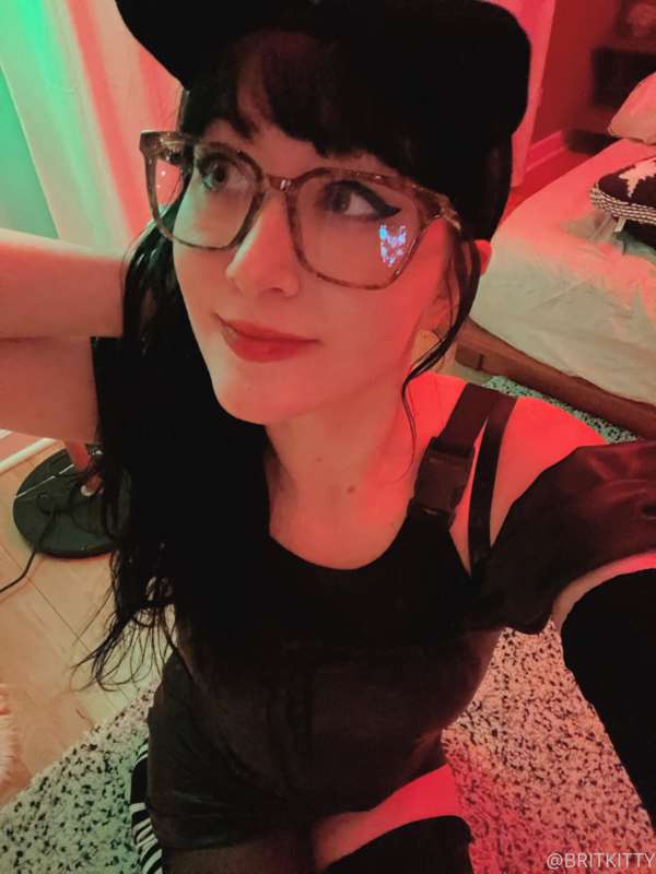 good evening! NEW SET🖤 do you think i should wear dresses mo.. 26