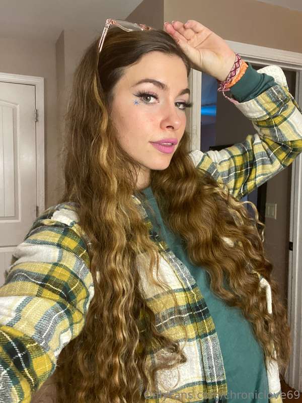 A makeup slay selfie moment turns into a boobie photo shoot ..
